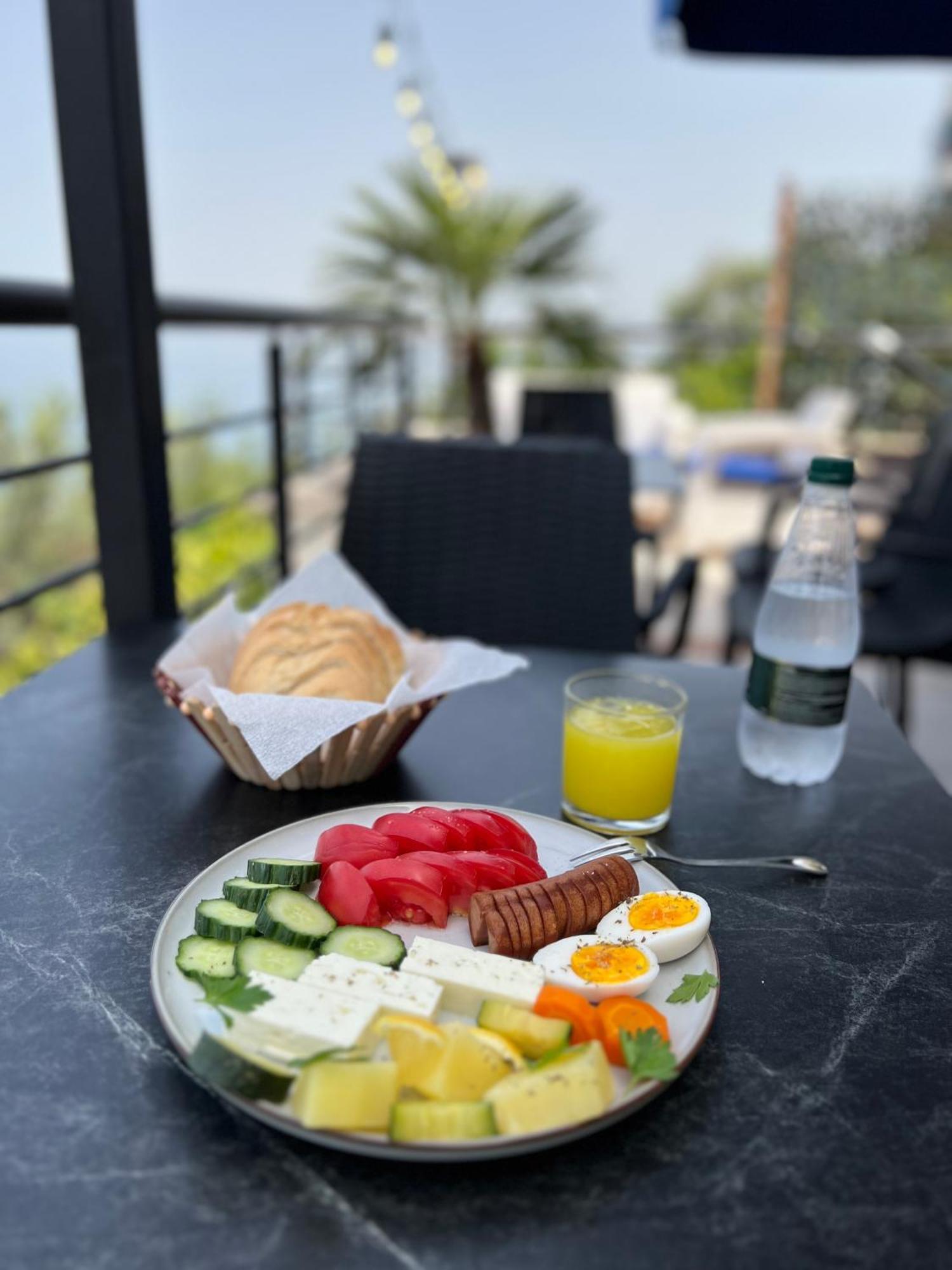 The Blue Horizon Hotel Radhimë